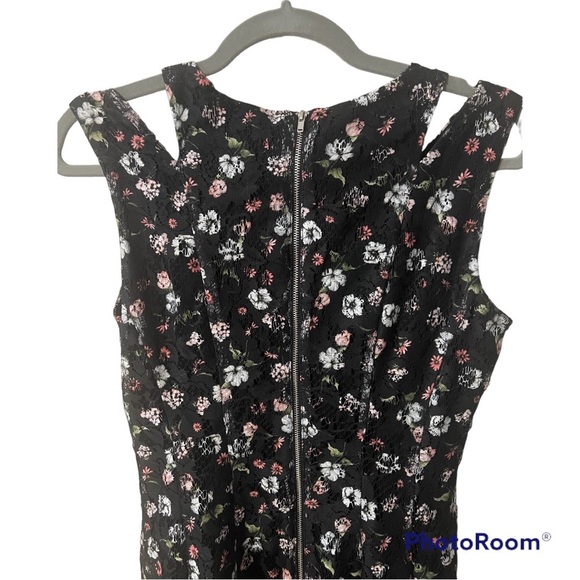 A Gabby Skye Dress in size 6 - Picture 6 of 6